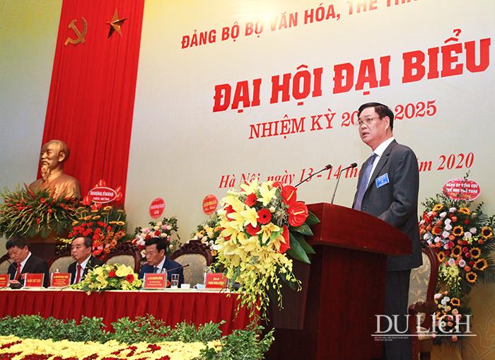 Phó Bí thư Đảng ủy Khối các cơ quan TW Huỳnh Tấn Việt phát biểu chỉ đạo tại Đại hội